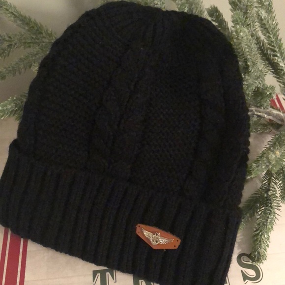 Accessories - ❄️❄️Black knit faux fur lined hat.  Unisex